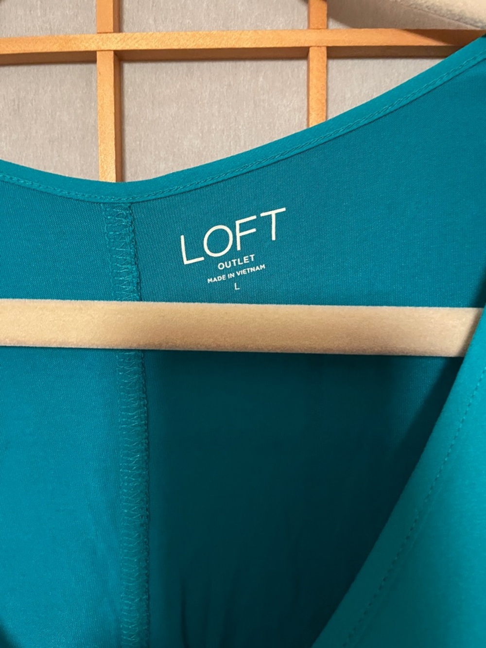 LOFT Outlet Teal V-Neck Sleeveless Flowy Mixed Media Tank Top Size L - Picture 2 of 8